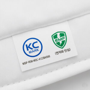 전기요 안전 기준 확인을 위한 EMF 인증 및 KC 인증 마크 클로즈업 사진