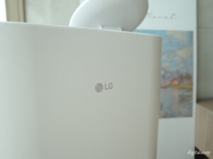 LG 로고가 심플하고 부드러운 곡선이 돋보이는 오브제 라인의 DQ154MWGA모델 클로즈업 모습
